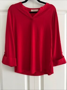 Fair haven size M red three-quarter length sleeve blouse with pearl heart button